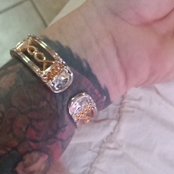 Vivian Cuff/Bangle Watch - Picture 2 of 4